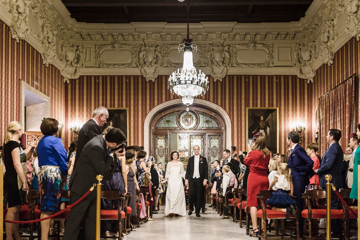 JUAN LUIS MORILLA. BODA EN SEVILLA. WEDDING IN SEVILLE. AYUNTAMIENTO DE SEVILLA. RIO GRANDE EN CALLE BETIS. TRIANA.