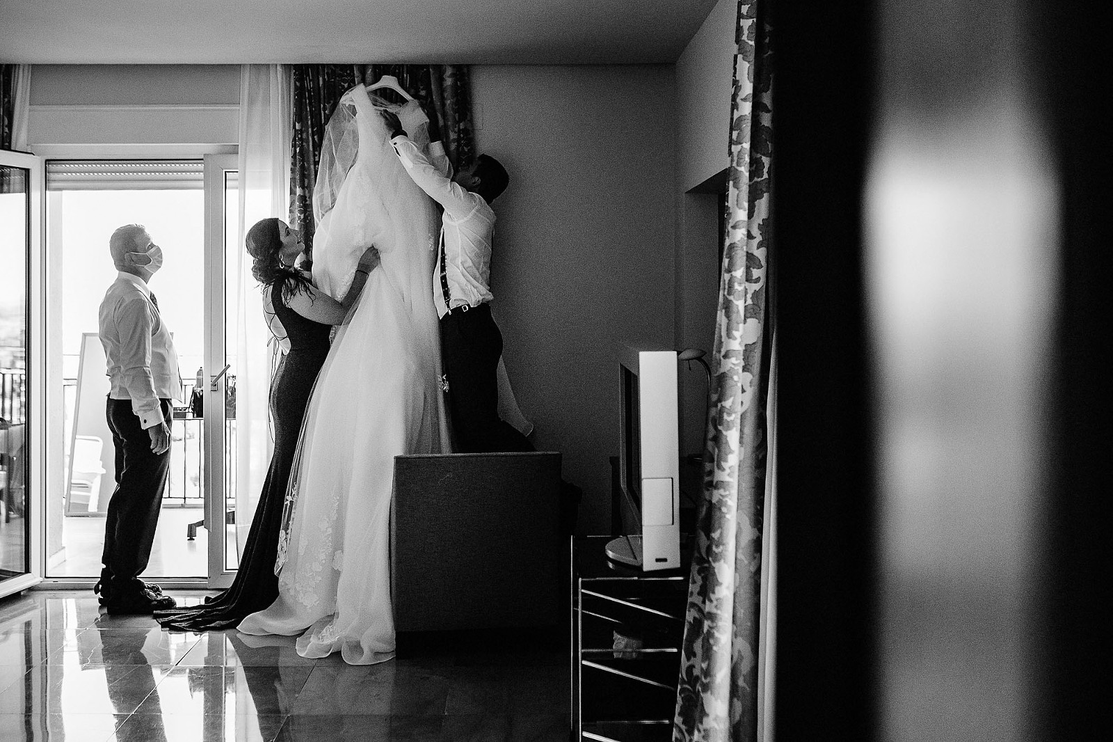 Fotografia de boda en Córdoba. Iglesia de San Juan y Todos los Santos (La Trinidad). Cortijo La Vieja Cigarra, Almodovar del Rio. Juan Luis Morilla. Wedding photography.