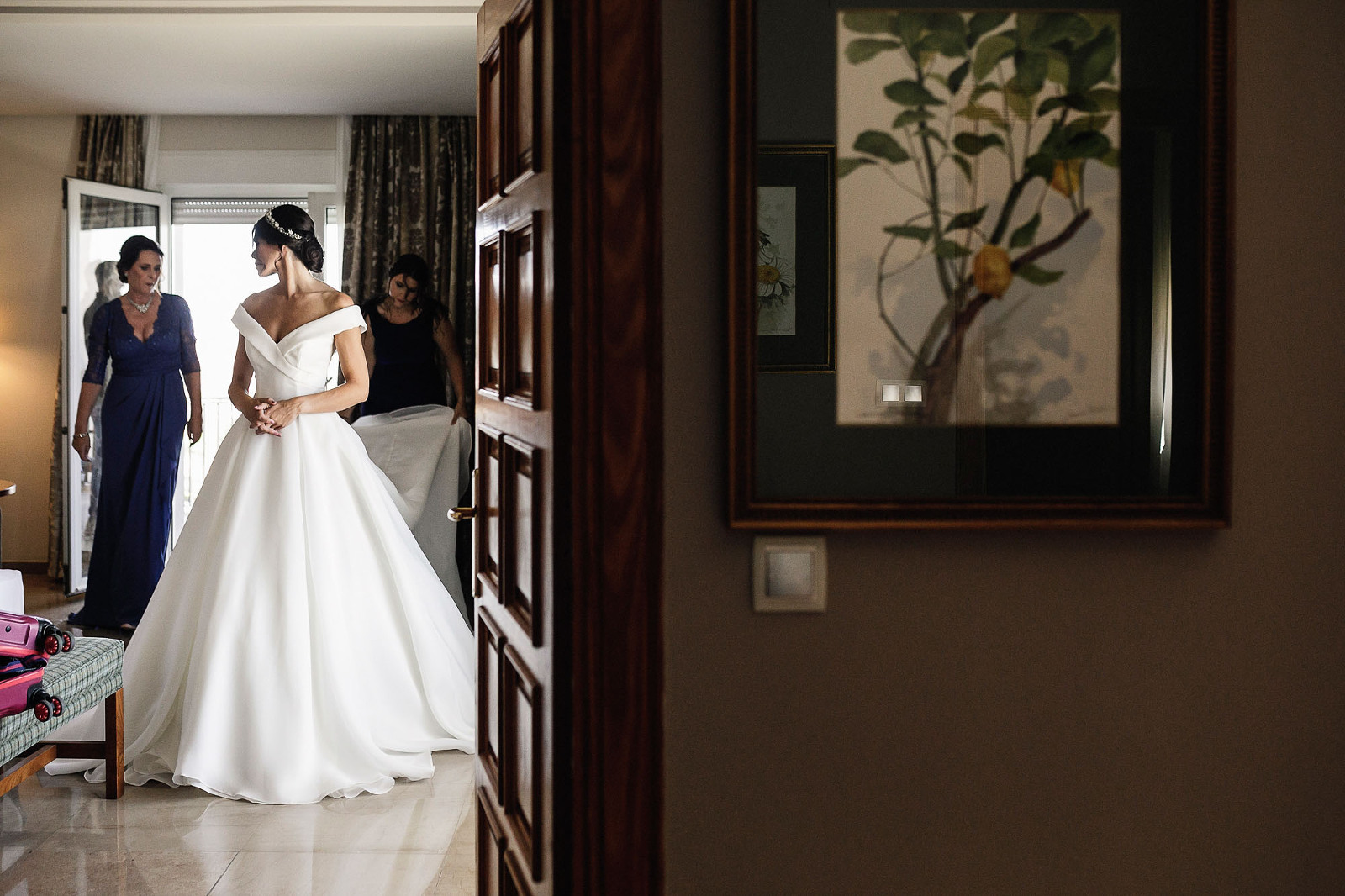 Fotografia de boda en Córdoba. Iglesia de San Juan y Todos los Santos (La Trinidad). Cortijo La Vieja Cigarra, Almodovar del Rio. Juan Luis Morilla. Wedding photography.