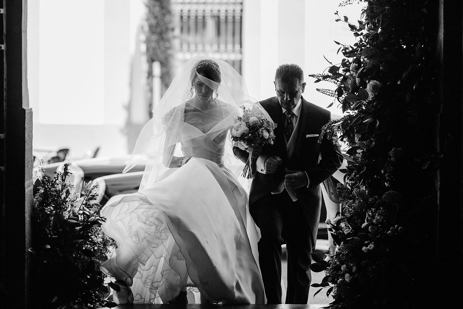 Fotografia de boda en Córdoba. Iglesia de San Juan y Todos los Santos (La Trinidad). Cortijo La Vieja Cigarra, Almodovar del Rio. Juan Luis Morilla. Wedding photography.