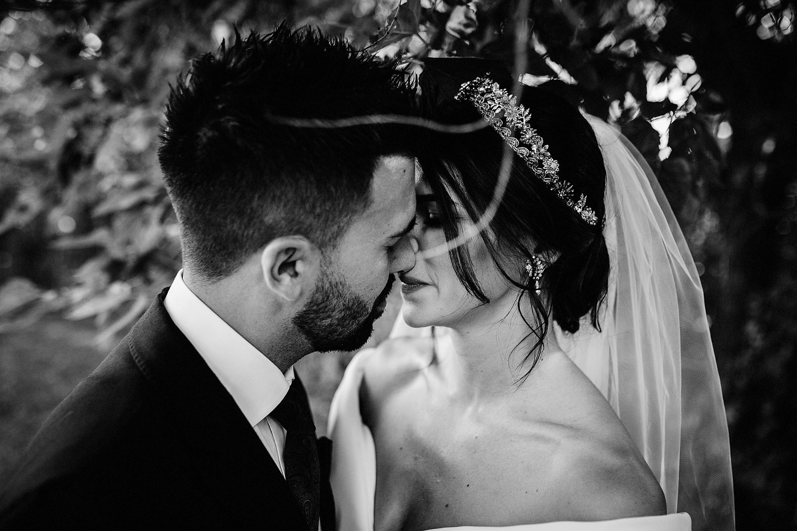 Fotografia de boda en Córdoba. Iglesia de San Juan y Todos los Santos (La Trinidad). Cortijo La Vieja Cigarra, Almodovar del Rio. Juan Luis Morilla. Wedding photography.